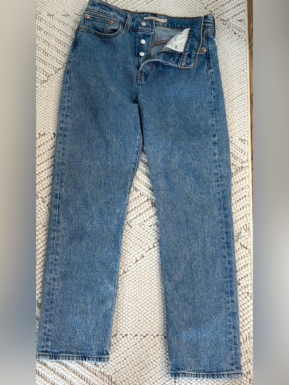 Levi’s Wedgie straight size 27